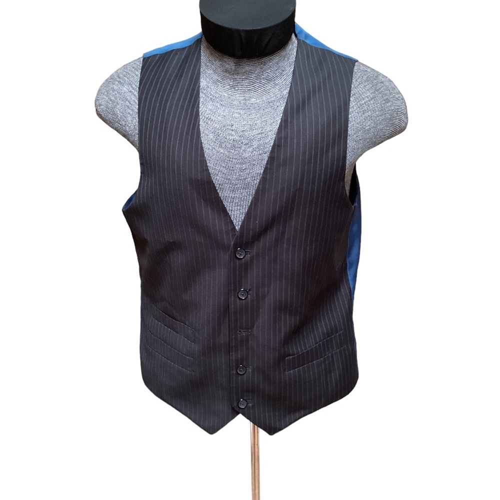 🔥 20% off-Material London mens vest, size M. 347
